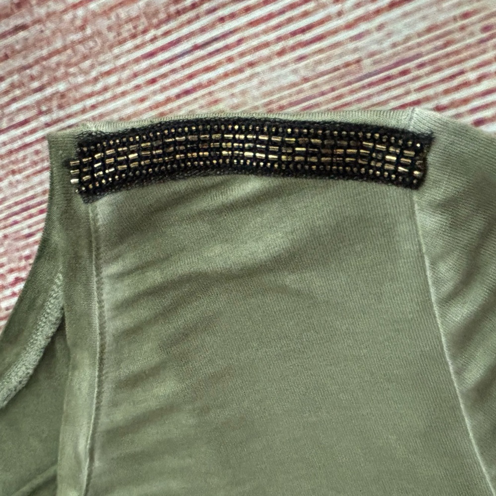 Seven7 • Sage Green Crisscross V-Neck Top, High-Low Hem, Women’s Size Large - Picture 13 of 16